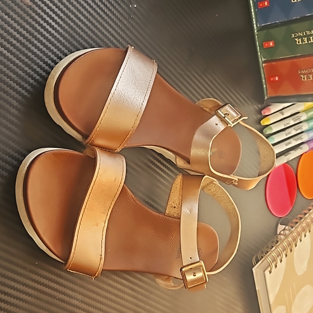 Neutral palms sandals sz4M kids